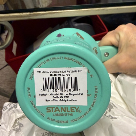 Hello Kitty 40 oz Stanley - Picture 4 of 4